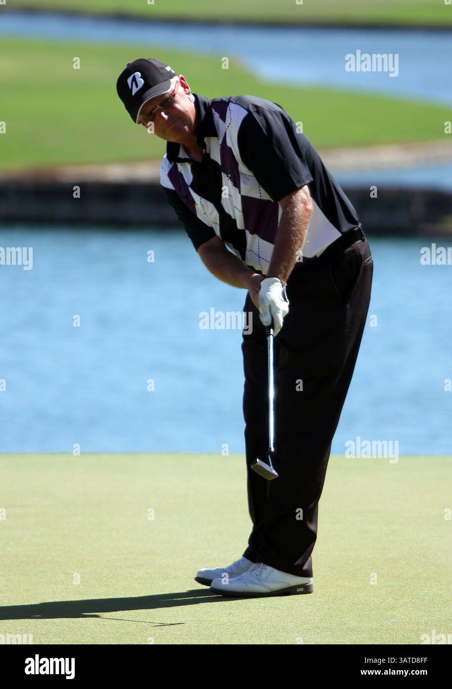 22 septembre 2013 - Kapolei, HI, États-Unis - 22 septembre 2013 Kapolei, Hawaii - Sandy Lyle sur le dernier trou de la journée d'un événement Champions Tour au championnat Pacific Links Hawaii au Kapolei Golf Club à Kapolei, Hawaii. (Crédit image : © Andrew Lee/Cal Sport Media/ZUMAPRESS.com) Banque D'Images