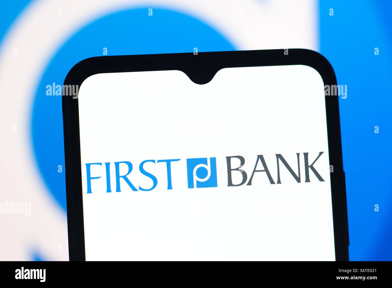 Dans cette illustration photo, le logo de First Bank Richmond est affiché sur un écran de smartphone. Banque D'Images
