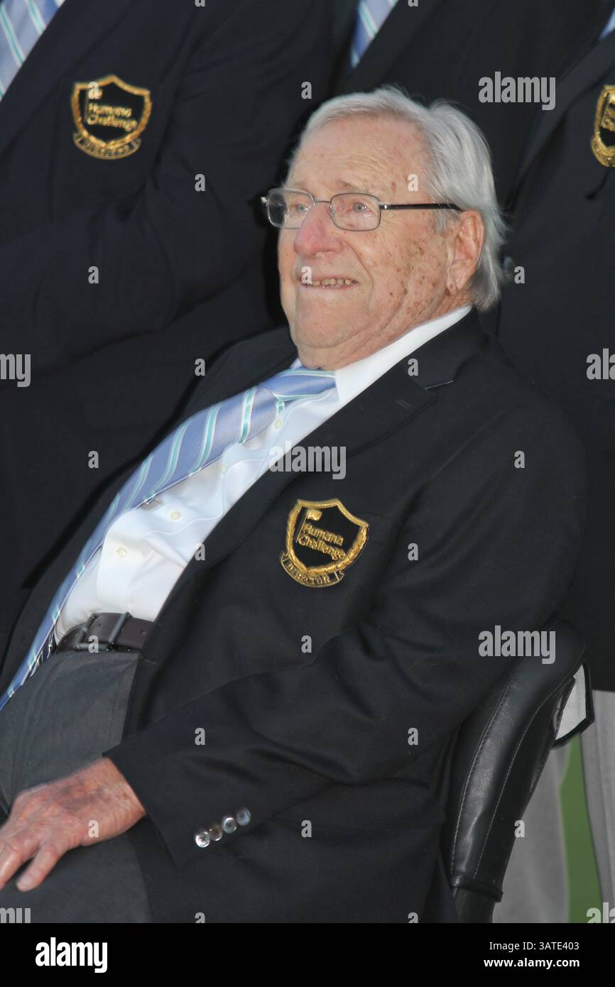 7 octobre 2013 - la Quinta, Californie, États-Unis - DOSSIER - ERNIE DUNLEVIE, promoteur immobilier devenu membre fondateur du Bob Hope Classic, est décédé lundi matin dans sa maison des Bermuda Dunes. Dunlevie, 96 ans, avait été diagnostiqué il y a environ un mois avec un cancer de la gorge et de la langue qui s'était propagé à ses poumons, PHOTO : 20 janvier 2013 la Quinta, Californie, États-Unis - Ernie aux Humana Golf Awards. (Crédit image : © Dane Andrew/ZUMA Wire/ZUMAPRESS.com) Banque D'Images