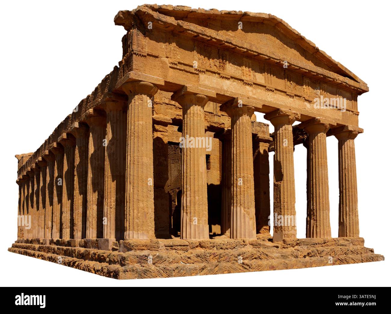 Ancien temple grec de Concordia à Agrigente, Sicile, Italie, temple dorique isolé sur fond blanc, à des fins éducatives, historiques ou de conception. Banque D'Images