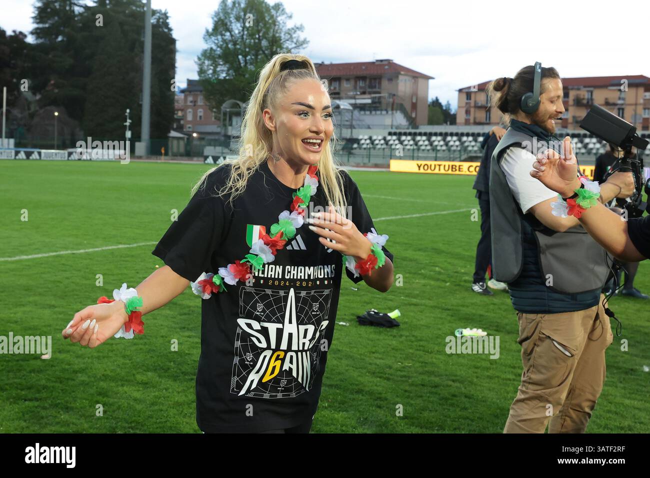 Biella, Italie. 18 avril 2025. Alisha Lehmann de la Juventus célèbre le 6e titre du club après le match Juventus Women vs AC Milan Women Serie A Femminile au Stadio Vittorio Pozzo, Biella. Le crédit photo devrait se lire : Jonathan Moscrop/Sportimage crédit : Sportimage Ltd/Alamy Live News Banque D'Images