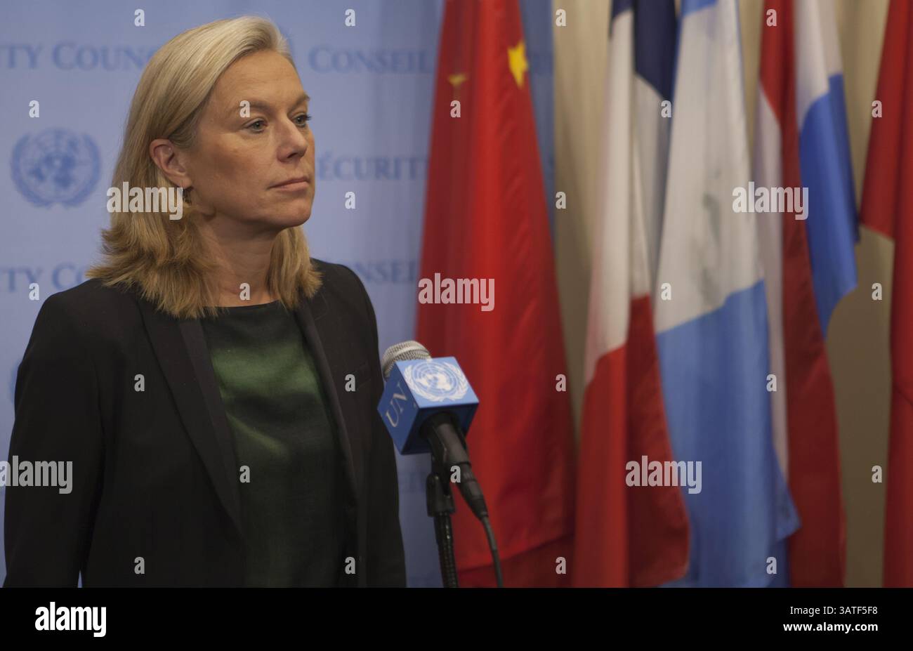 5 novembre 2013 - New York City, NY, États-Unis - Nations Unies, New York, 05 novembre 2013 - Sigrid Kaag, Coordonnatrice spéciale de la Mission conjointe de l'Organisation pour l'interdiction des armes chimiques (OIAC) et de l'ONU pour éliminer le programme d'armes chimiques SyriaÃs, s'adresse à la presse après son exposé au Conseil de sécurité lors de consultations à huis clos. ..sur la photo : Sigrid Kaag..crédit : Luiz Rampelotto/EuropaNewswire (crédit image : © Luiz Rampelotto/ZUMAPRESS.com) Banque D'Images
