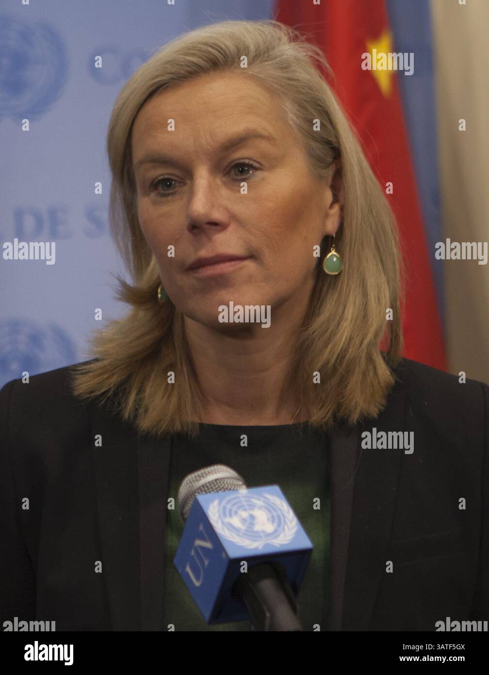 5 novembre 2013 - New York City, NY, États-Unis - Nations Unies, New York, 05 novembre 2013 - Sigrid Kaag, Coordonnatrice spéciale de la Mission conjointe de l'Organisation pour l'interdiction des armes chimiques (OIAC) et de l'ONU pour éliminer le programme d'armes chimiques SyriaÃs, s'adresse à la presse après son exposé au Conseil de sécurité lors de consultations à huis clos. ..sur la photo : Sigrid Kaag..crédit : Luiz Rampelotto/EuropaNewswire (crédit image : © Luiz Rampelotto/ZUMAPRESS.com) Banque D'Images