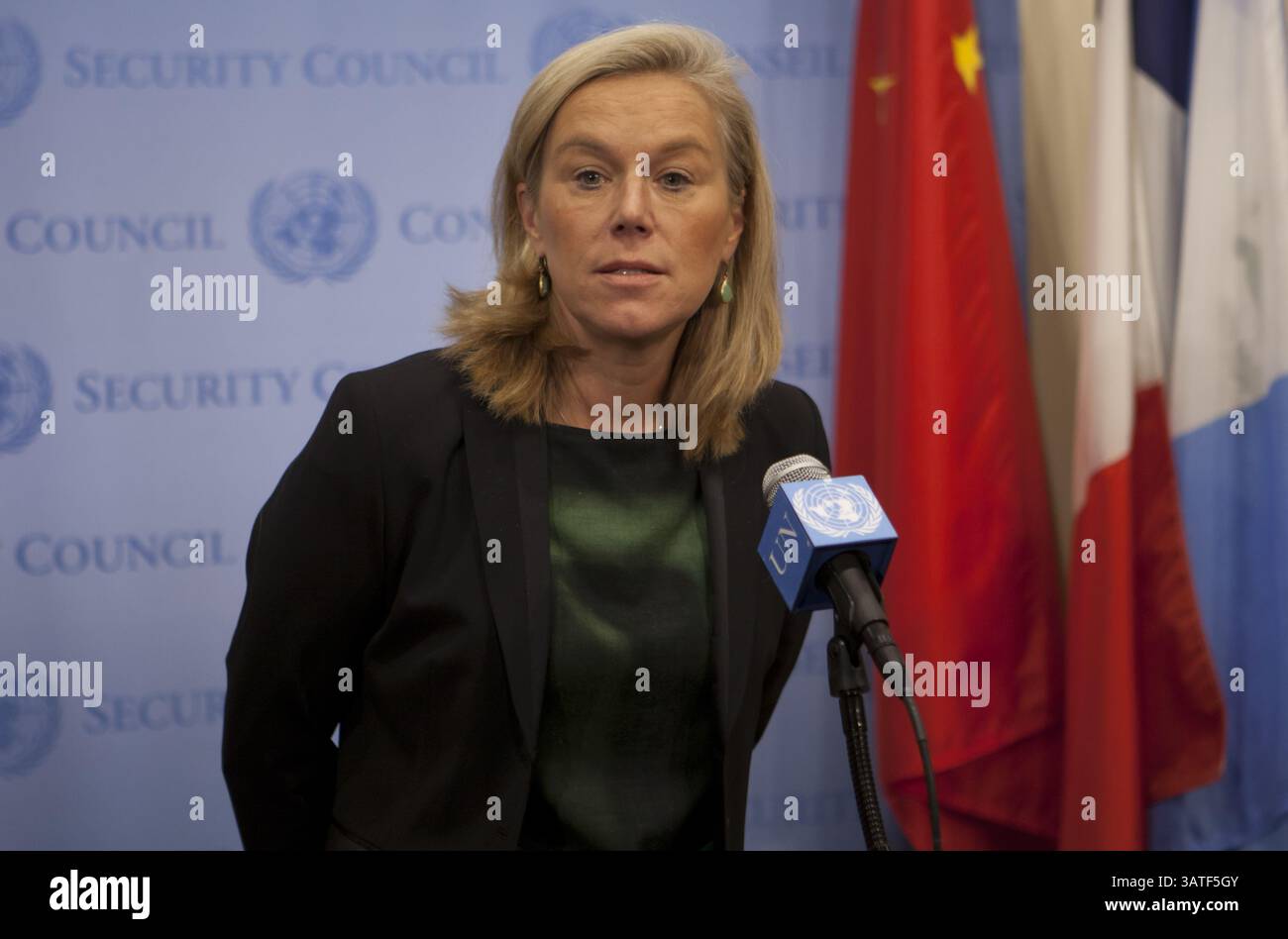 5 novembre 2013 - New York City, NY, États-Unis - Nations Unies, New York, 05 novembre 2013 - Sigrid Kaag, Coordonnatrice spéciale de la Mission conjointe de l'Organisation pour l'interdiction des armes chimiques (OIAC) et de l'ONU pour éliminer le programme d'armes chimiques SyriaÃs, s'adresse à la presse après son exposé au Conseil de sécurité lors de consultations à huis clos. ..sur la photo : Sigrid Kaag..crédit : Luiz Rampelotto/EuropaNewswire (crédit image : © Luiz Rampelotto/ZUMAPRESS.com) Banque D'Images