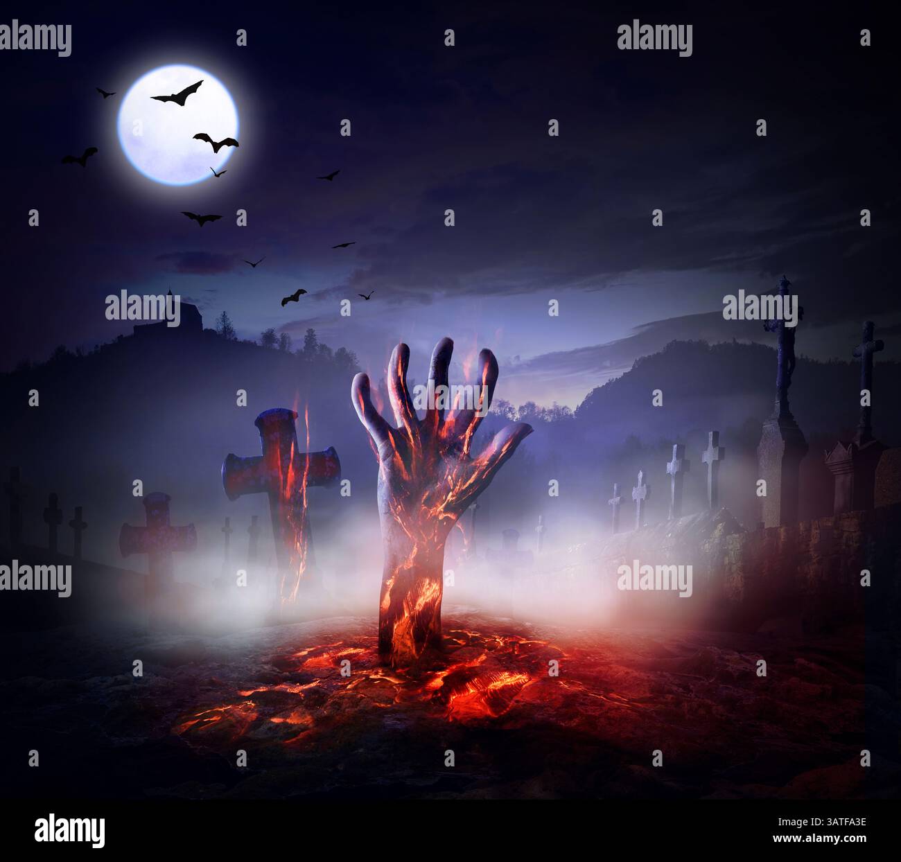 Effrayante nuit de pleine lune d'halloween sur le cimetière avec chapelle en arrière-plan. Banque D'Images