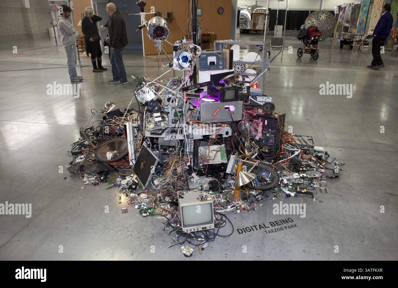 27 octobre 2013 - New York City, NY, États-Unis - New York, octobre 26 2013 - deux spectacles passionnants sous un même toit, l'American Fine Craft Show NYC, la Contemporary Art Fair NYC. Oct. 25, 26, & 27, 2013 au Javits Center..sur la photo : Digital Being, Show participants..Credit : Luiz Rampelotto/EuropaNewswire (Credit image : © Luiz Rampelotto/ZUMAPRESS.com) Banque D'Images
