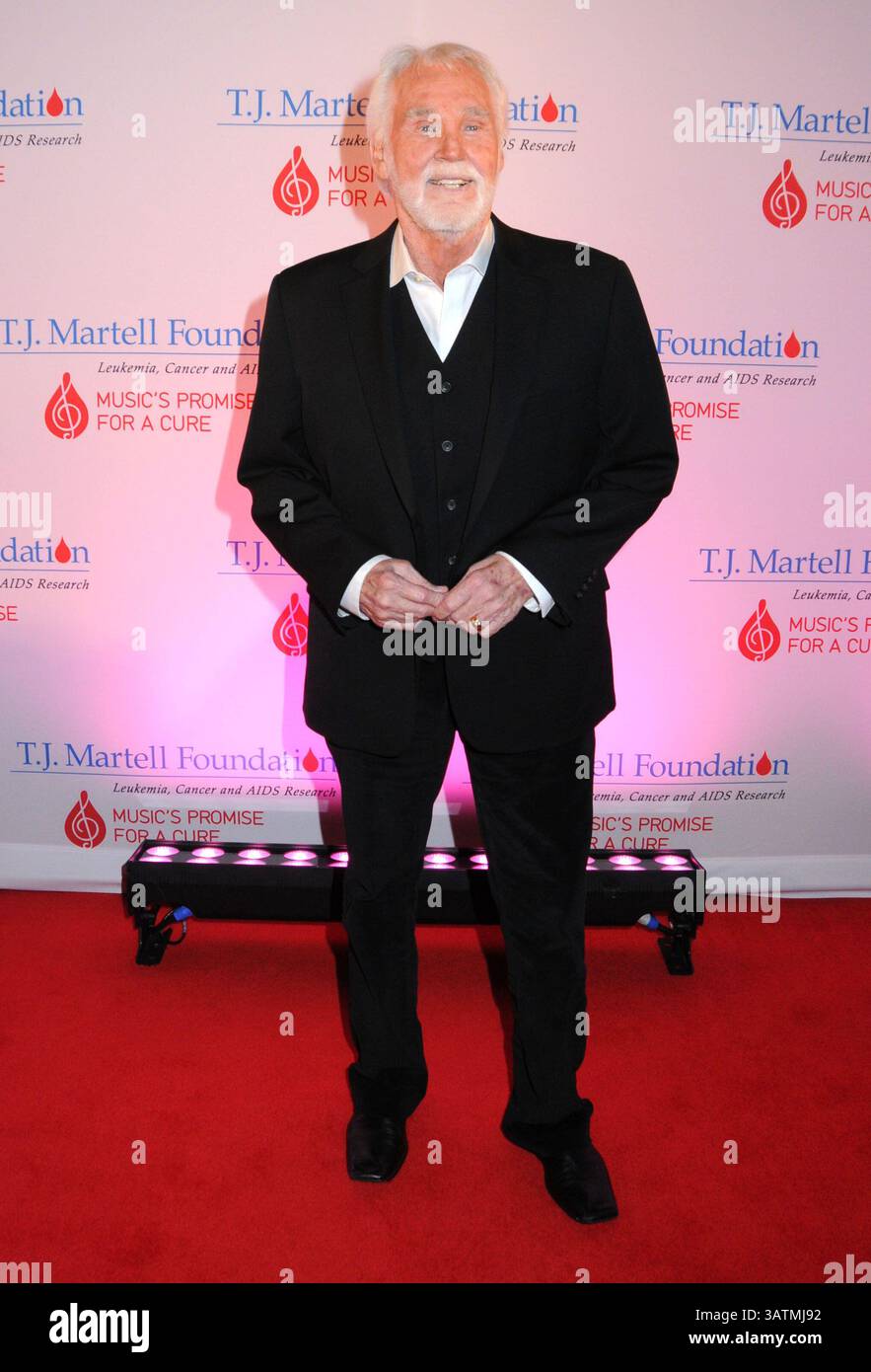 5 octobre 2013 - Nashville, TN - 29 février 2016 - Nashville, Tennessee - Kenny Rogers. Fondation T.J. Martell 8e Gala annuel des honneurs de Nashville tenu à l'hôtel Omni. Crédit photo : Laura Farr/AdMedia (crédit image : © Laura Farr/AdMedia via ZUMA Wire) Banque D'Images