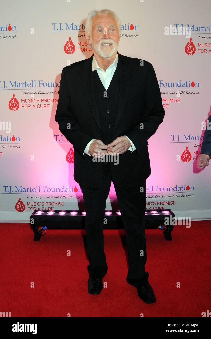 5 octobre 2013 - Nashville, TN - 29 février 2016 - Nashville, Tennessee - Kenny Rogers. Fondation T.J. Martell 8e Gala annuel des honneurs de Nashville tenu à l'hôtel Omni. Crédit photo : Laura Farr/AdMedia (crédit image : © Laura Farr/AdMedia via ZUMA Wire) Banque D'Images