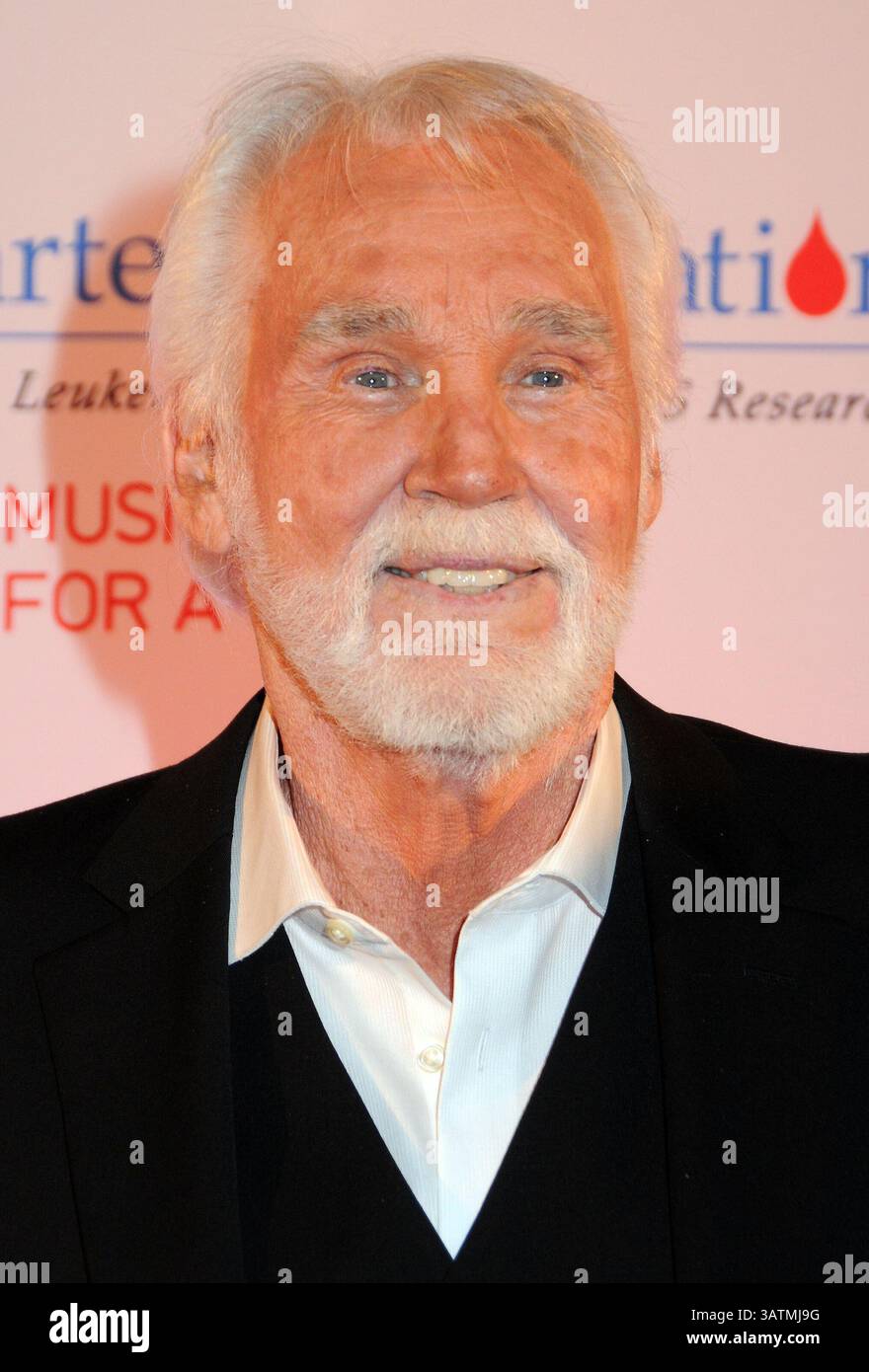 5 octobre 2013 - Nashville, TN - 29 février 2016 - Nashville, Tennessee - Kenny Rogers. Fondation T.J. Martell 8e Gala annuel des honneurs de Nashville tenu à l'hôtel Omni. Crédit photo : Laura Farr/AdMedia (crédit image : © Laura Farr/AdMedia via ZUMA Wire) Banque D'Images