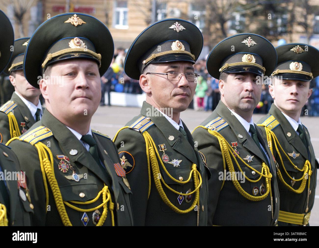 OULAN-Ude, RUSSIE - 9 MAI : les officiers russes défilent au défilé le jour de la victoire annuelle, le 9 mai 2009 à Oulan-Ude, en Bouriatie, Russie, Europe Banque D'Images