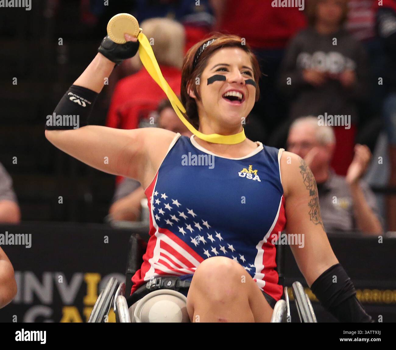 11 mai 2016 - Orlando, FL, États-Unis - la joueuse américaine Sebastiana Lopez-Arellano célèbre après avoir remporté le match pour la médaille d'or de rugby en fauteuil roulant aux Jeux Invictus à l'ESPN Wide World of Sports de Disney le mercredi 11 mai 2016. (Crédit image : © Stephen M. Dowell/TNS via ZUMA Wire) Banque D'Images