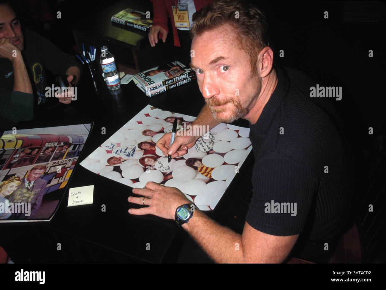 16 AOÛT 2007 - K23379MR.DANNY BONADUCE ACTES ALÉATOIRES DE LA SIGNATURE DE LIVRE DE GENTILLESSE À BARNES ET NOBLE LOS ANGELES 11-13-2001.DANNY BONADUCE. MILAN Ryba- PHOTOS(crédit image : © Globe photos/ZUMAPRESS.com) Banque D'Images
