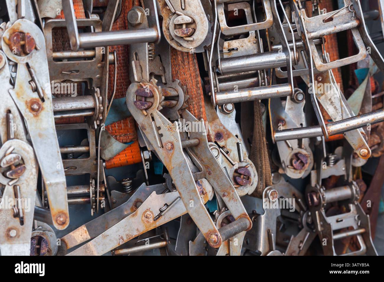 Cliquets pour sangles en acier inoxydable gros plan. Banque D'Images