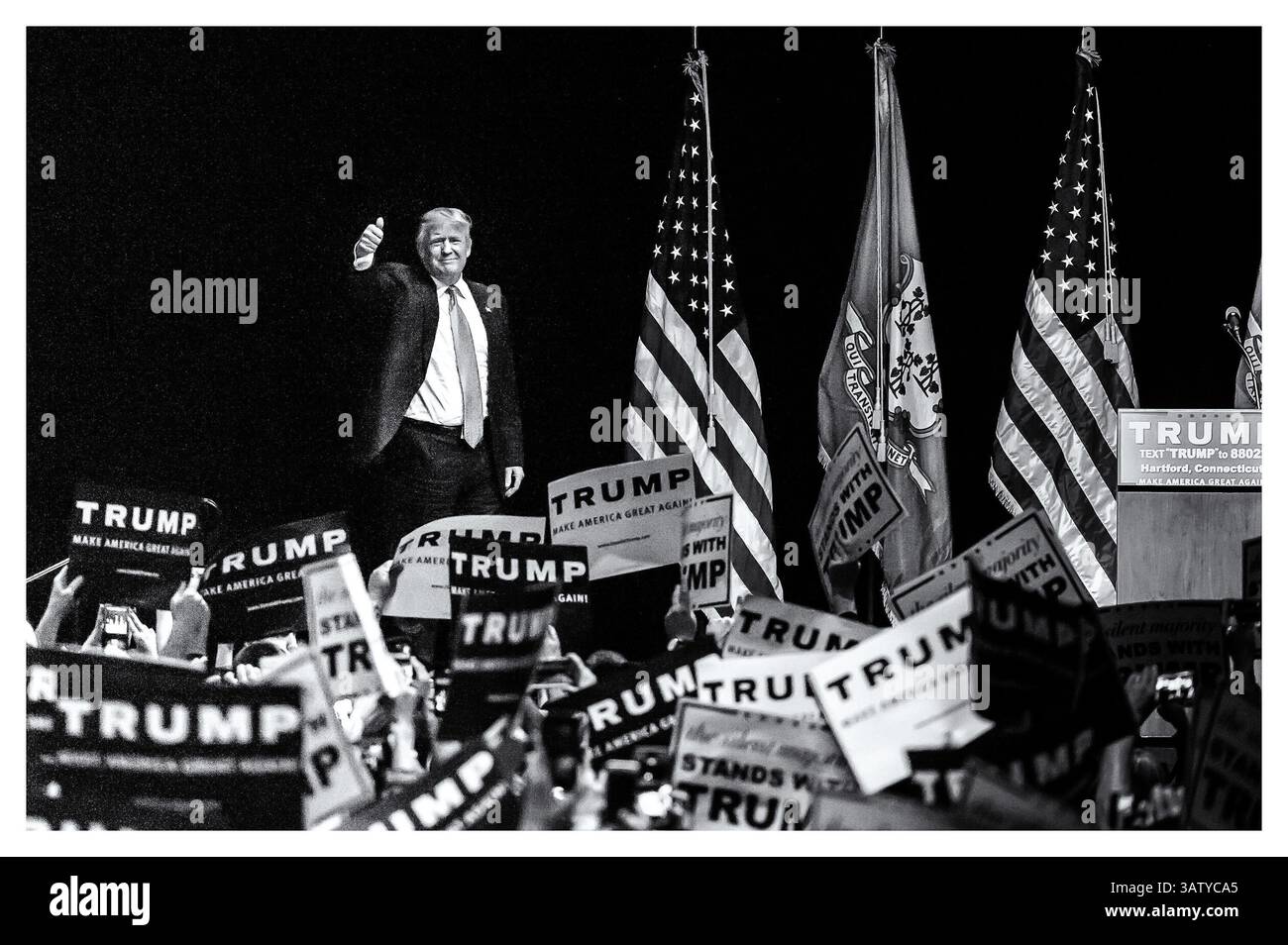 15 avril 2016 - Hartford, Connecticut, États-Unis - vendredi 15 avril 2016 : le candidat républicain à la présidence DONALD TRUMP s'adresse à des partisans lors d'un rassemblement au Connecticut Convention Center à Hartford, Connecticut. (Crédit image : © Bill Shettle via ZUMA Wire) Banque D'Images 15 avril 2016 - Hartford, Connecticut, États-Unis - vendredi 15 avril 2016 : le candidat républicain à la présidence DONALD TRUMP s'adresse à des partisans lors d'un rassemblement au Connecticut Convention Center à Hartford, Connecticut. (Crédit image : © Bill Shettle via ZUMA Wire) Banque D'Images