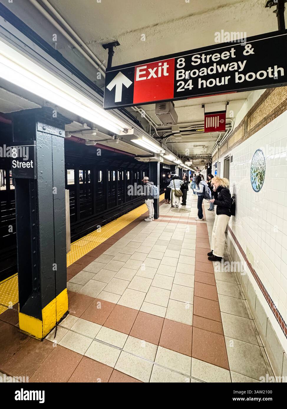 Métro de New York : 8th Street et Broadway Banque D'Images