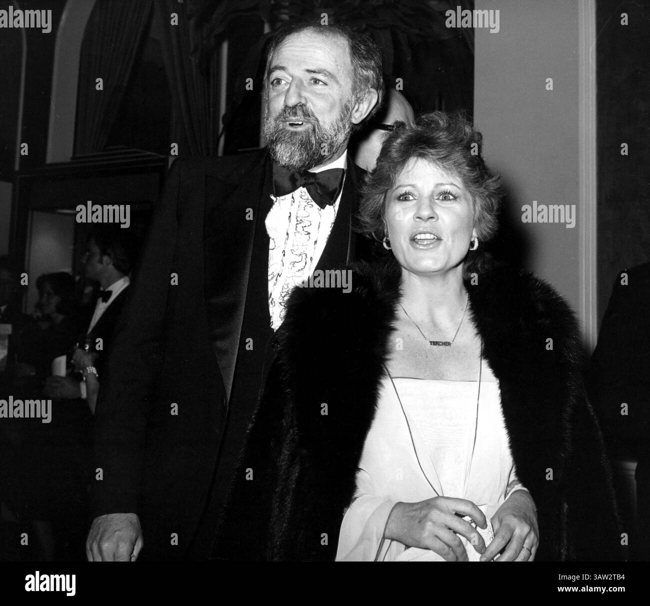 29 mars 2016 - dossier - PATTY DUKE, (14 décembre 1946 - 29 mars 2016) est une actrice américaine de scène, de cinéma et de télévision. Duke est mort à 69 ans d'une septicémie d'un intestin rompu. Duke remporte un Academy Award en 1963 pour son interprétation d'Helen Keller dans The Miracle Worker, un rôle qu'elle a également joué à Broadway. Elle est également connue pour ses rôles dans 'Valley of the Dolls', 'My Sweet Charlie' et 'me, Natalie', ainsi que pour 'The Patty Duke Show', qui a été diffusé de 1963 à 1966. Sur la photo : Patty Duke et son mari John Astin aux Golden Awards.1/30/1980. (Crédit image : © Globe photos/ZUMAPR Banque D'Images