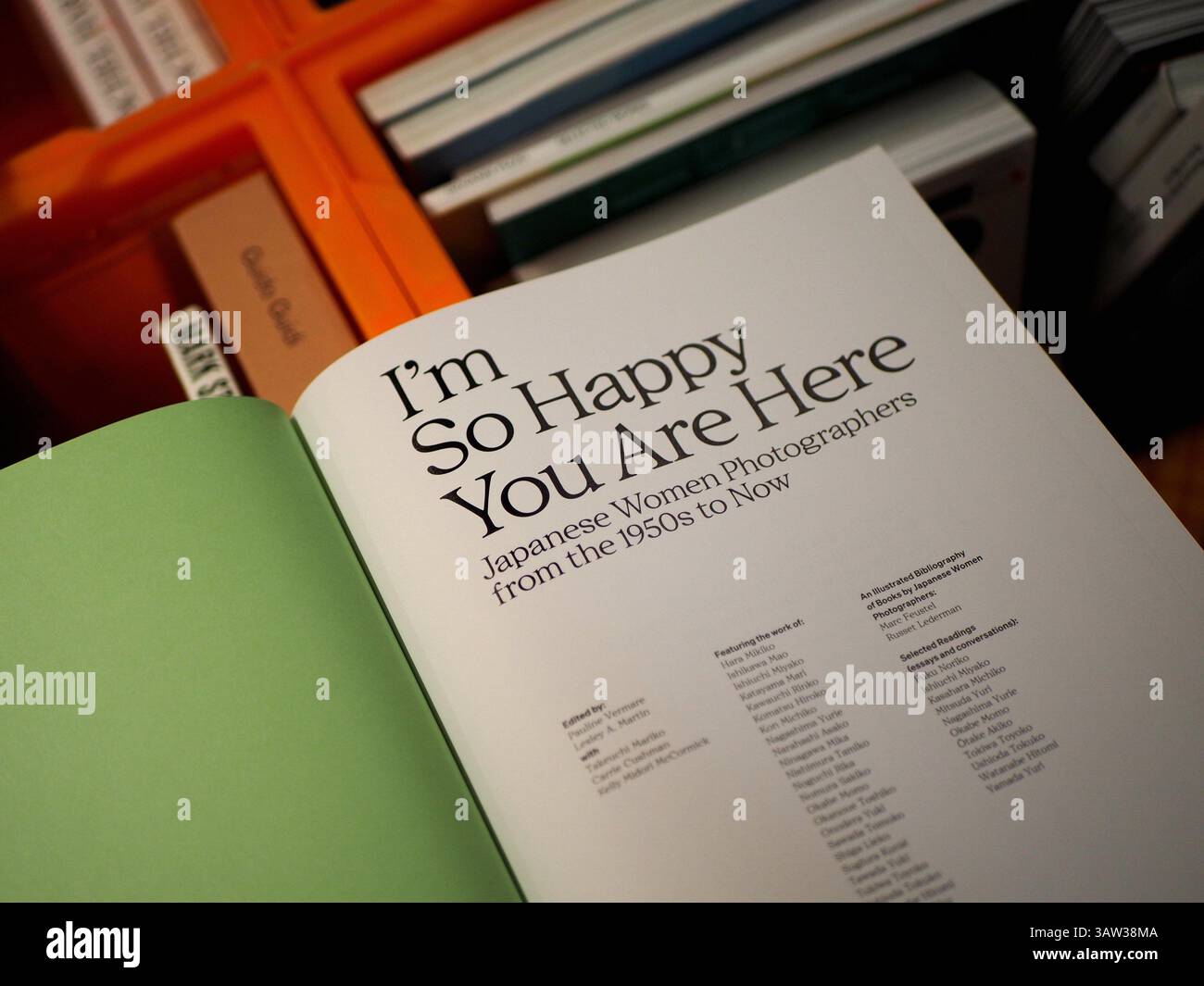 Les femmes japonaises photographes réservent à l'entrepôt de livres de design SKWAT Kameari, Tokyo Banque D'Images