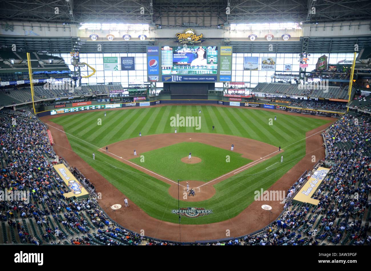 06 avril 2016 : vue générale de Miller Park pendant le match de baseball de la Ligue majeure entre les Giants de San Francisco et les Brewers de Milwaukee à Milwaukee, WISCONSIN. Ricky Bassman/CSM(crédit image : © Ricky Bassman/CSM via ZUMA Wire) Banque D'Images