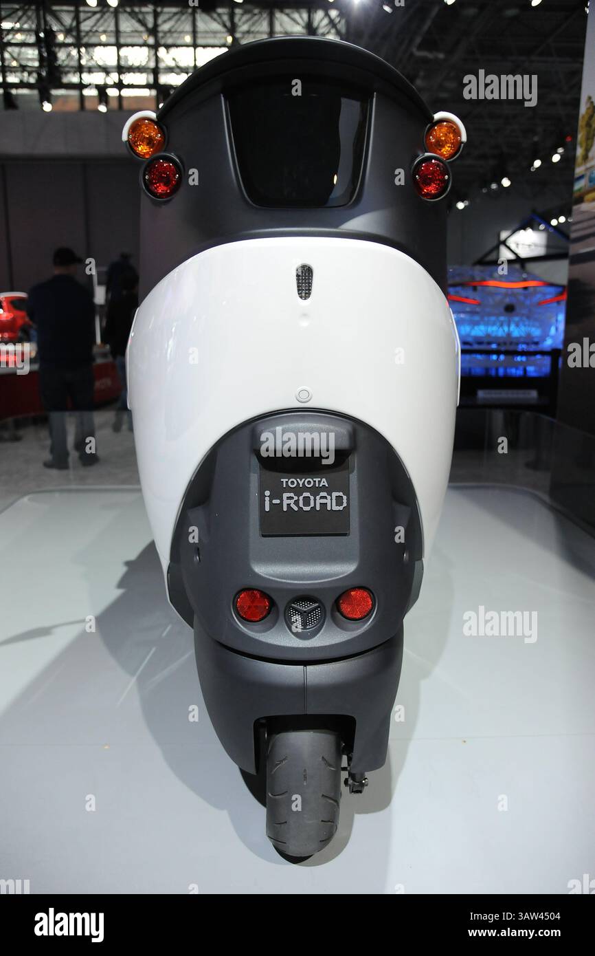 23 mars 2016 - New York, NY, États-Unis - 23 mars 2016 New York City..Toyota i-Road au salon international de l'auto de New York le 23 mars 2016 à New York City...crédit : Kristin Callahan/ACE Pictures. Tél : (646) 769 0430.e-mail : info@acepixs.com.web : (crédit image : © Callahan/Ace Pictures via ZUMA Press) Banque D'Images