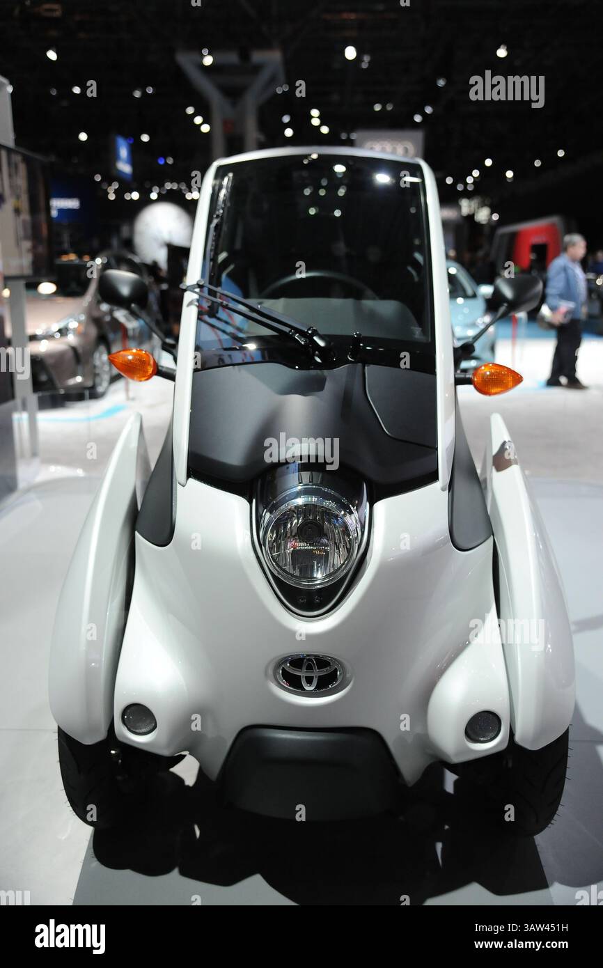 23 mars 2016 - New York, NY, États-Unis - 23 mars 2016 New York City..Toyota i-Road au salon international de l'auto de New York le 23 mars 2016 à New York City...crédit : Kristin Callahan/ACE Pictures. Tél : (646) 769 0430.e-mail : info@acepixs.com.web : (crédit image : © Callahan/Ace Pictures via ZUMA Press) Banque D'Images