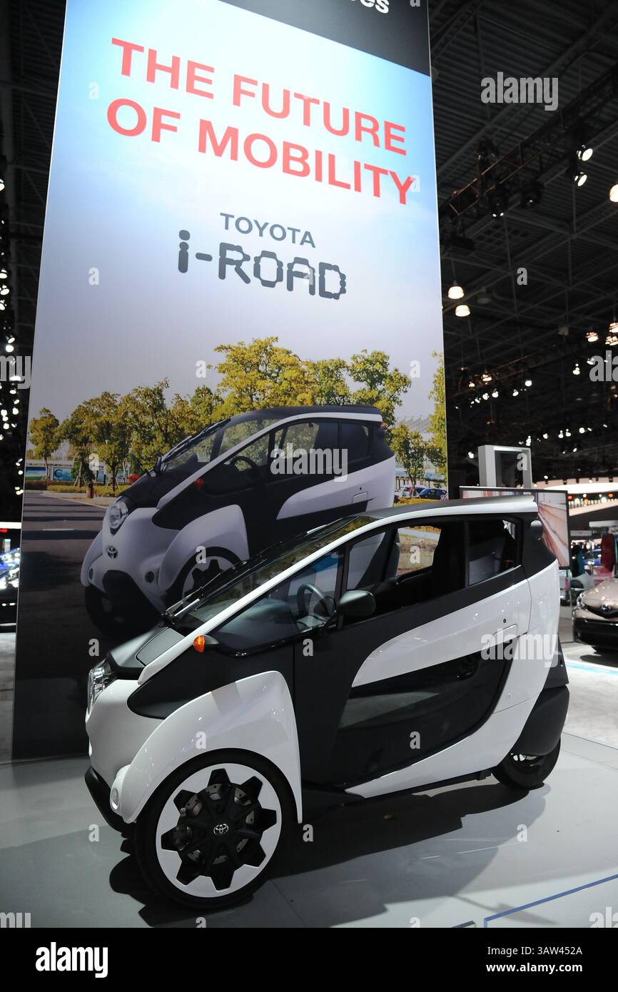 23 mars 2016 - New York, NY, États-Unis - 23 mars 2016 New York City..Toyota i-Road au salon international de l'auto de New York le 23 mars 2016 à New York City...crédit : Kristin Callahan/ACE Pictures. Tél : (646) 769 0430.e-mail : info@acepixs.com.web : (crédit image : © Callahan/Ace Pictures via ZUMA Press) Banque D'Images