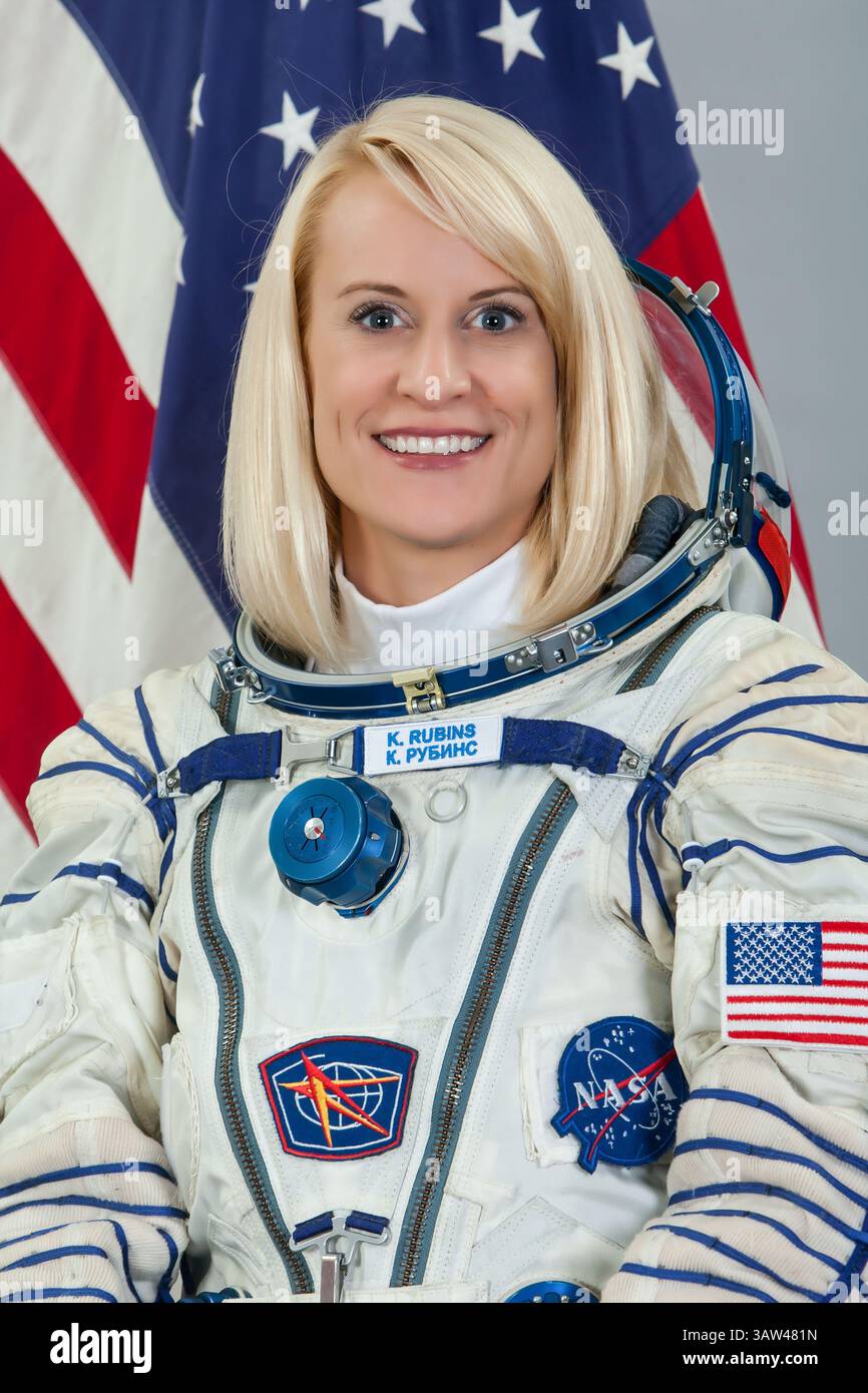 4 août 2015 - Star City, Russie - astronaute de la NASA et ingénieur de vol de l'expédition 48/49 et membre d'équipage de secours de l'expédition 46/47 Kate Rubins Portrait officiel portant la combinaison spatiale russe Sokol le 4 août 2015 à Star City, en Russie. (Crédit image : © NASA/NASA/ZUMAPRESS.com) Banque D'Images