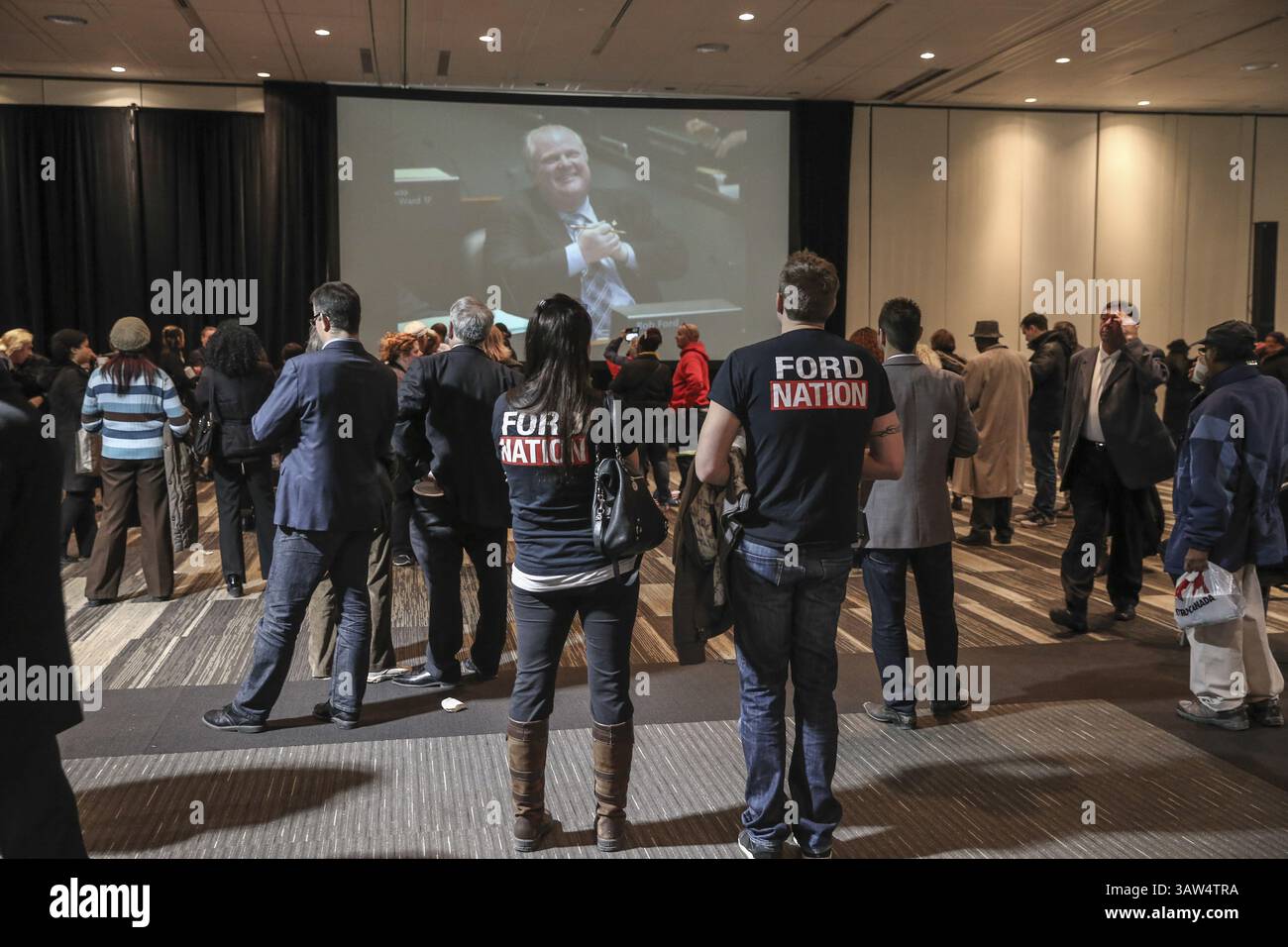 Le 30 mars 2016 - Toronto, Ontario, Canada - les partisans de Rob Ford célèbrent la vie de l'ancien maire lors d'un rassemblement public tenu au Centre des congrès de Toronto, après des funérailles publiques et une inhumation privée plus tôt dans la journée. Ford est mort le 22 mars d'une forme rare de cancer - il avait 46 ans. (Crédit image : © Christopher Drost/SHIFT digital via ZUMA Wire) Banque D'Images