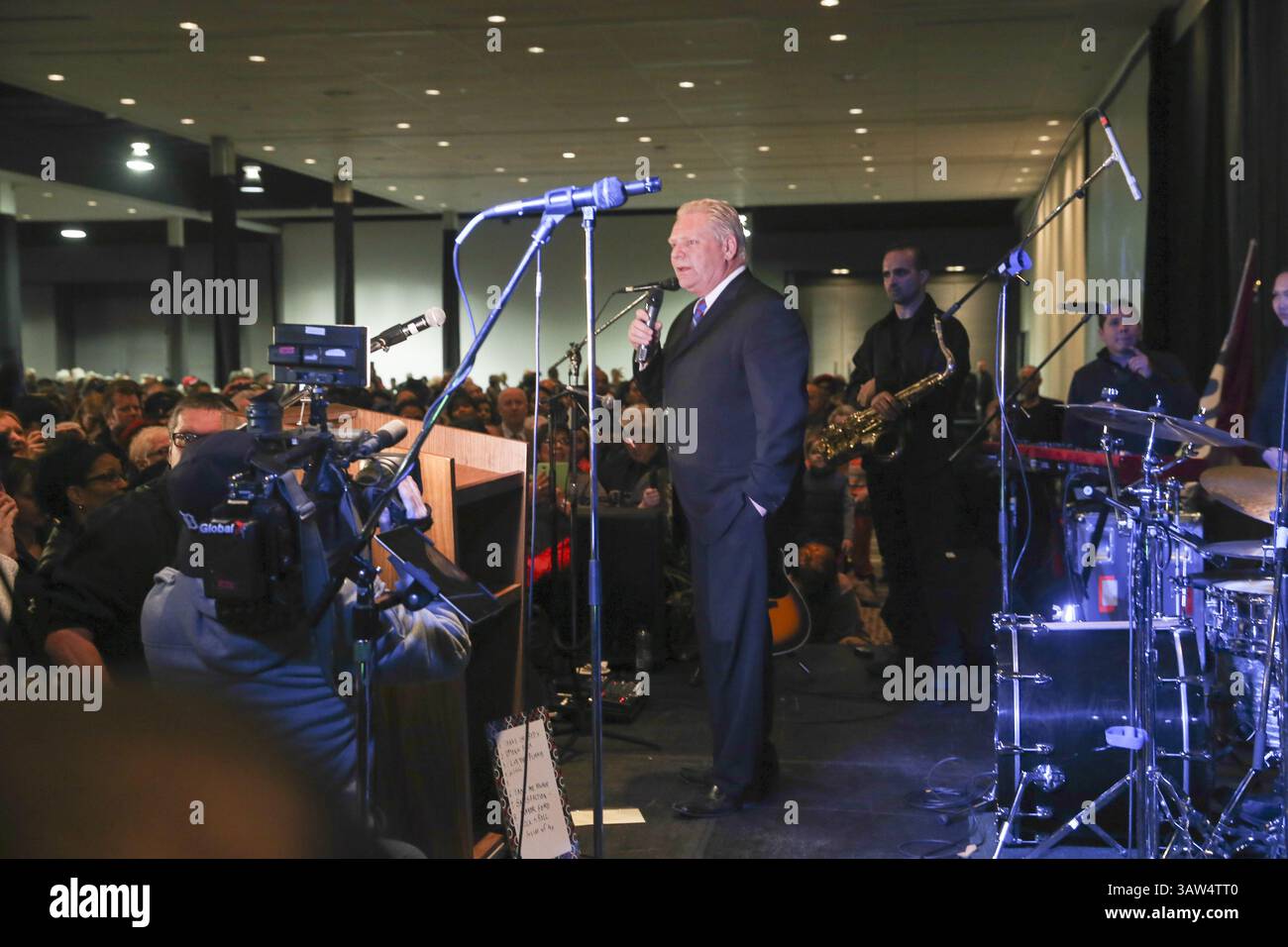Le 30 mars 2016 - Toronto, Ontario, Canada - DOUG FORD, frère de Rob FORD, s'adresse à des partisans réunis lors d'une célébration en souvenir de la vie de l'ancien maire de Toronto, à la suite d'un enterrement civique public et d'une inhumation privée plus tôt dans la journée. Ford est décédé le 22 mars d'une forme rare de cancer. Il avait 46 ans. (Crédit image : © Christopher Drost/SHIFT digital via ZUMA Wire) Banque D'Images