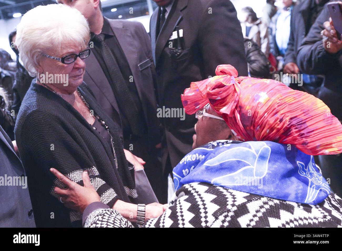 Le 30 mars 2016 - Toronto, Ontario, Canada - DIANE FORD, mère de Rob Ford, s'adresse à des partisans réunis lors d'une célébration pour se souvenir de la vie de son fils, Rob Ford, après des funérailles publiques civiques et une inhumation privée plus tôt dans la journée. Ford est décédé le 22 mars d'une forme rare de cancer. Il avait 46 ans. (Crédit image : © Christopher Drost/SHIFT digital via ZUMA Wire) Banque D'Images