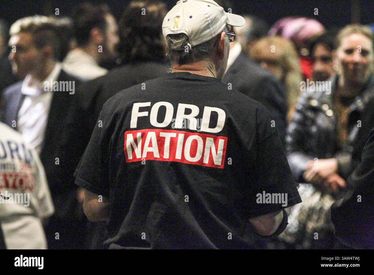 Le 30 mars 2016 - Toronto, Ontario, Canada - les partisans de Rob Ford célèbrent la vie de l'ancien maire lors d'un rassemblement public au Centre des congrès de Toronto, après des funérailles publiques et une inhumation privée plus tôt dans la journée pour l'ancien maire. Ford, âgé de 46 ans, est décédé le 22 mars d'une forme rare de cancer. (Crédit image : © Christopher Drost/SHIFT digital via ZUMA Wire) Banque D'Images