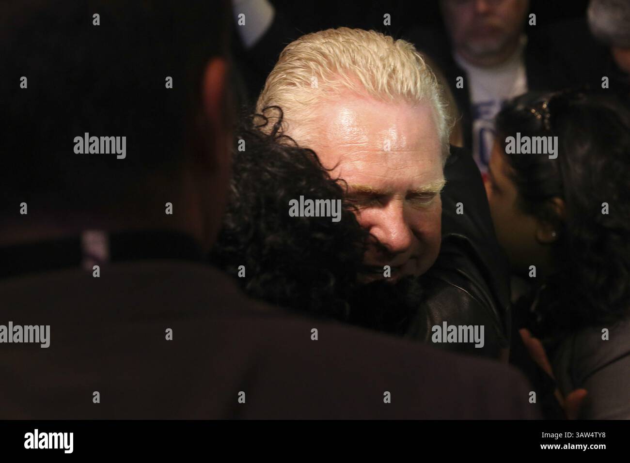 Le 30 mars 2016 - Toronto, Ontario, Canada - DOUG FORD, frère des partisans de Rob Ford Hugs, s'est réuni pour célébrer la vie de l'ancien maire de Toronto, après des funérailles publiques et une inhumation privée plus tôt dans la journée. Ford est décédé le 22 mars d'une forme rare de cancer. Il avait 46 ans. (Crédit image : © Christopher Drost/SHIFT digital via ZUMA Wire) Banque D'Images