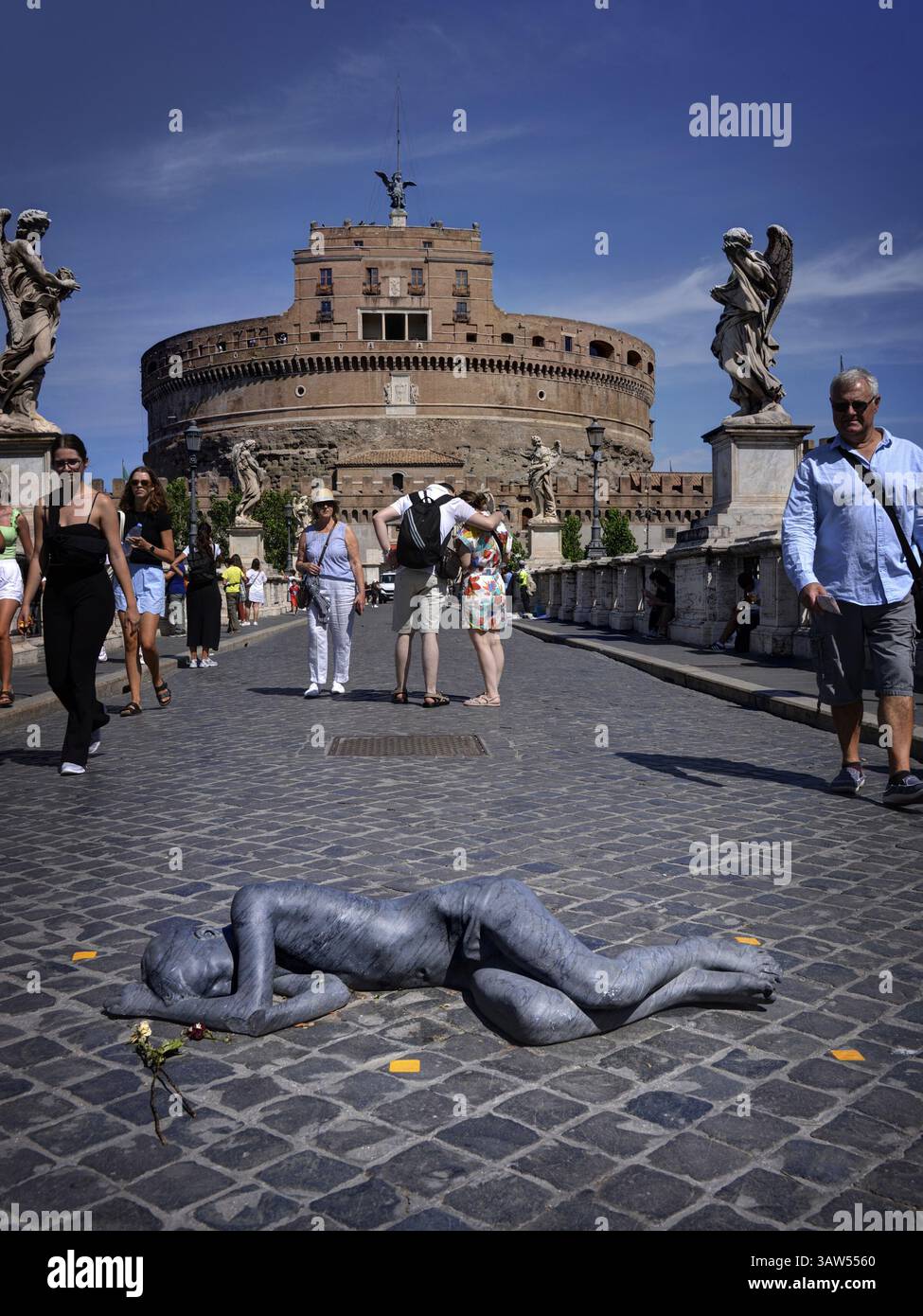 Rome, Italie - 2 septembre 2022 : scupture 'In flagella Paratus sum' d'une jeune femme, réalisée par l'artiste italien Jago, exposée sur le Bridg de Sant'Angelo Banque D'Images Rome, Italie - 2 septembre 2022 : scupture 'In flagella Paratus sum' d'une jeune femme, réalisée par l'artiste italien Jago, exposée sur le Bridg de Sant'Angelo Banque D'Images