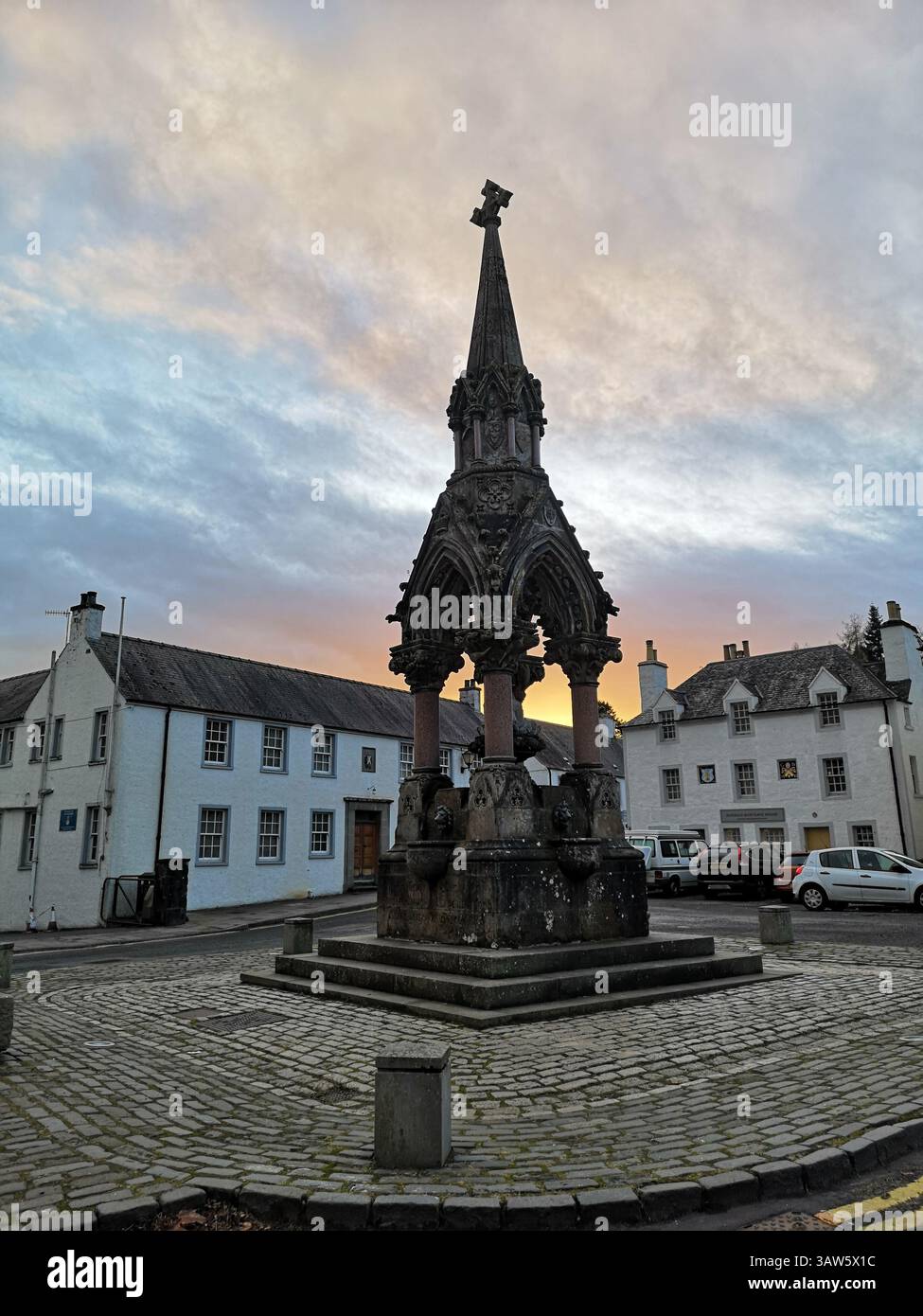 Village de Dunkeld en Écosse qui a bénéficié du programme de restauration des « petites maisons » du National Trust for Scotland. Fin du XVIIe siècle. Banque D'Images