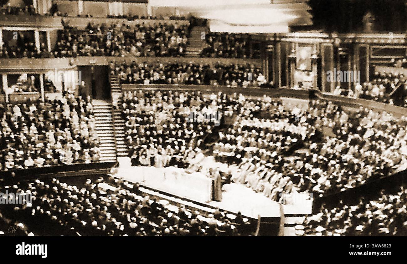 1953 - manifestation anticommuniste catholique au Royal Albert Hall. Londres, Royaume-Uni. Banque D'Images