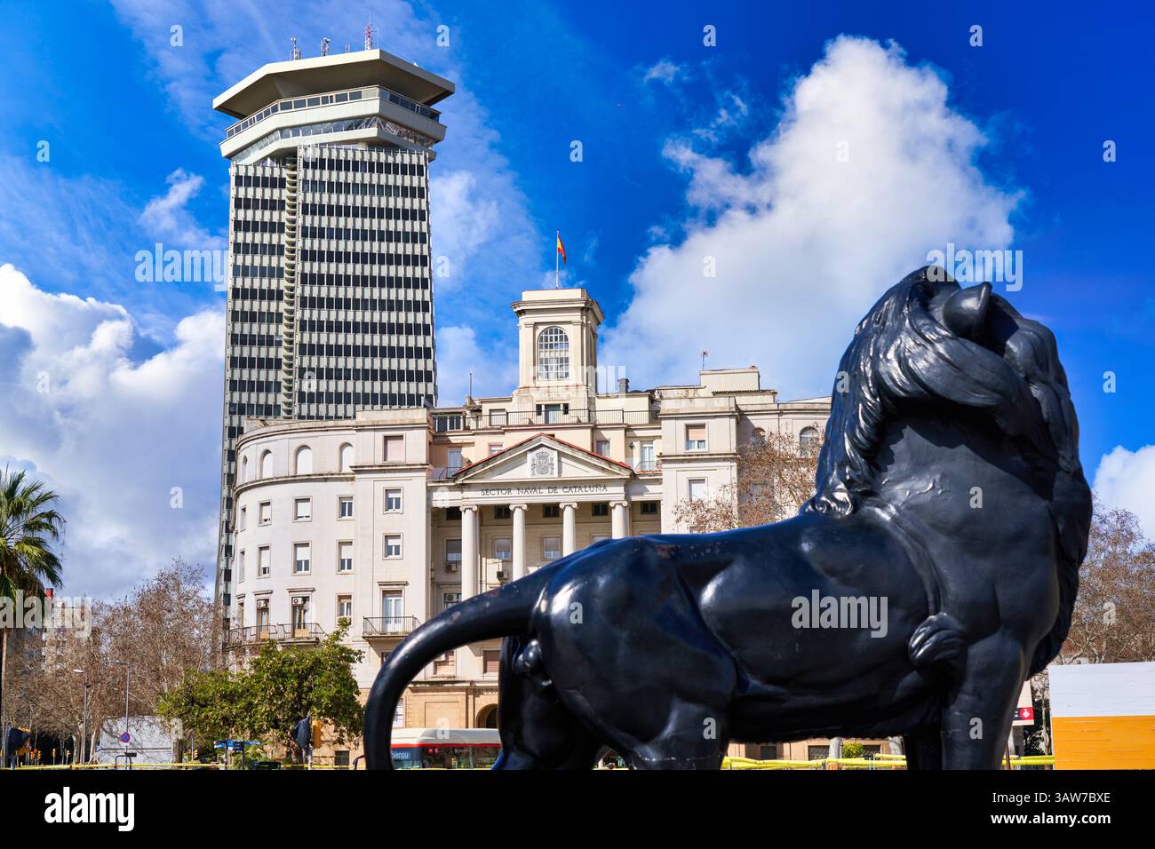 Lion au Monument de Christophe Colomb, tour Drassanes, Rambla de Mar, Port de Barcelone, Catalogne, Espagne, Europe Banque D'Images