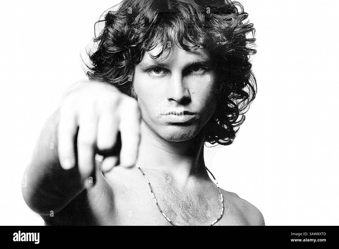 Paris, France - DOSSIER : années 1960 James Douglas 'Jim' Morrison (8 décembre 1943 - 3 juillet 1971) est un chanteur américain et parolier du groupe de rock 'The Doors', poète et icône de la contre-culture. (Image de crédit : © Atlantic Records/ZUMAPRESS.com) Banque D'Images
