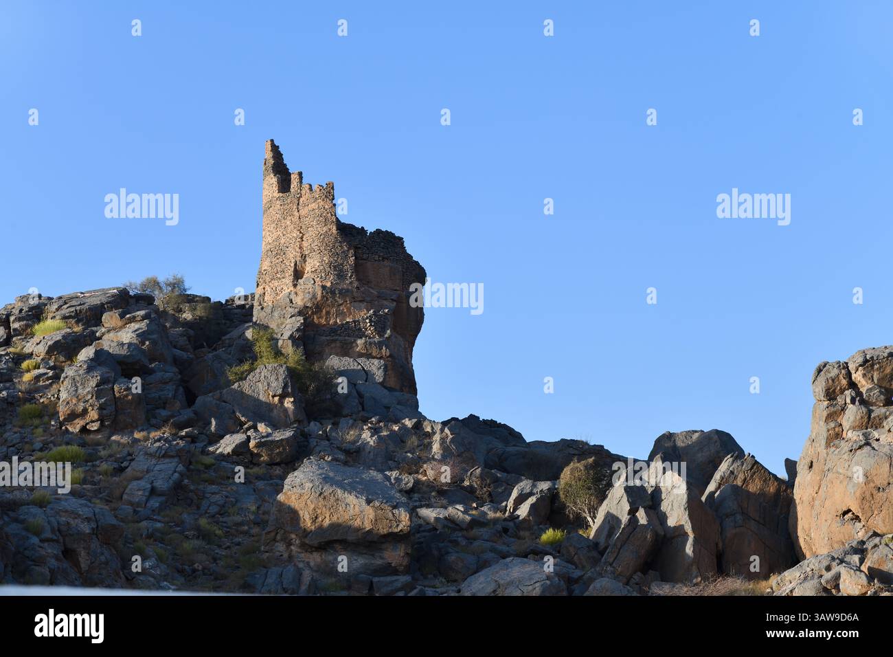 Reste la tour de défense médiévale dans le village Misfah Al Abriyeen, Oman Banque D'Images