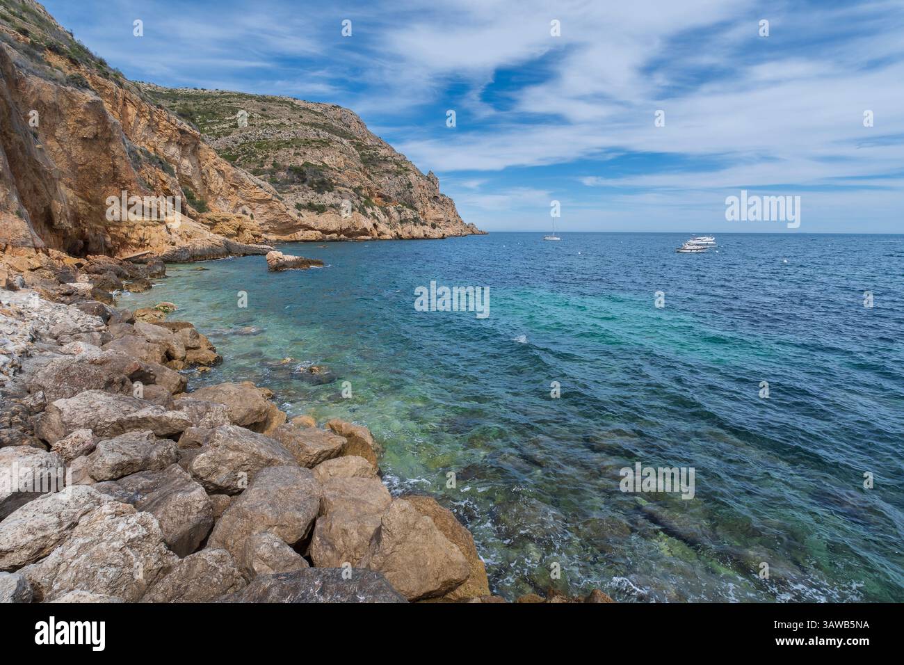 Cala Tango ou Cala Pope à Javea (Xabia) est une ancienne crique située sous les falaises de Cabo de San Antonio Banque D'Images