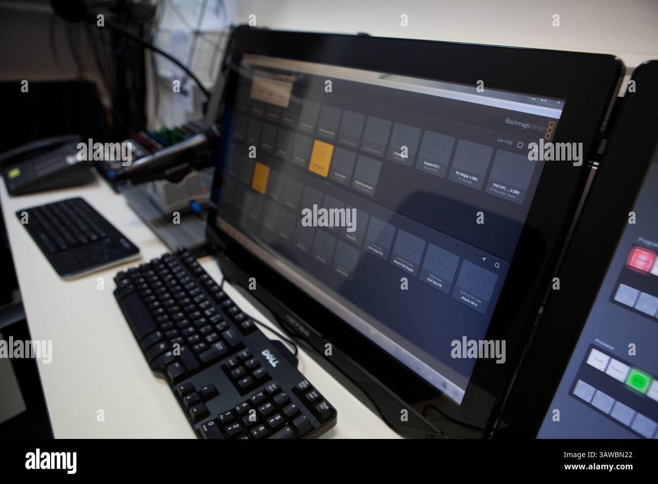 20 juin 2016 - Rungis, France - Blackmagic Design, Groupe Mandar, France. L’équipement vidéo, principalement Blackmagic Design, est un élément clé de l’installation de l’infrastructure audiovisuelle, puisqu’il offre l’expérience culinaire immersive souhaitée par le groupe Mandar. Mandar Group qui fournit des produits de qualité supérieure aux hôtels cinq étoiles, restaurants, grossistes et supermarchés, la vidéo est devenue l'un des ingrédients du succès. La vidéo à partir d'un équipement sélectionné offre une utilisation intuitive et facile, tout en assurant une qualité irréprochable. (Crédit image : © via ZUMA Wire) Banque D'Images