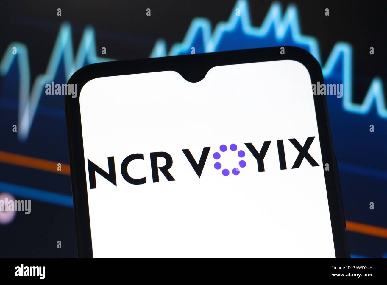 Dans cette illustration photo, le logo de NCR Voyix Corporation est affiché sur l'écran d'un téléphone intelligent. Banque D'Images