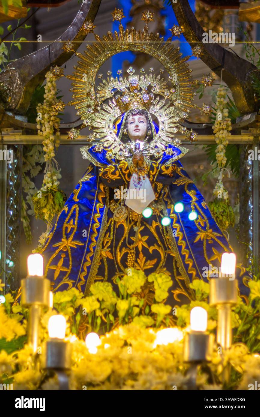 L'image de notre-Dame des douleurs de Turumba, une figure mariale très vénérée enchâssée dans l'église Pakil à Laguna, Philippines Banque D'Images