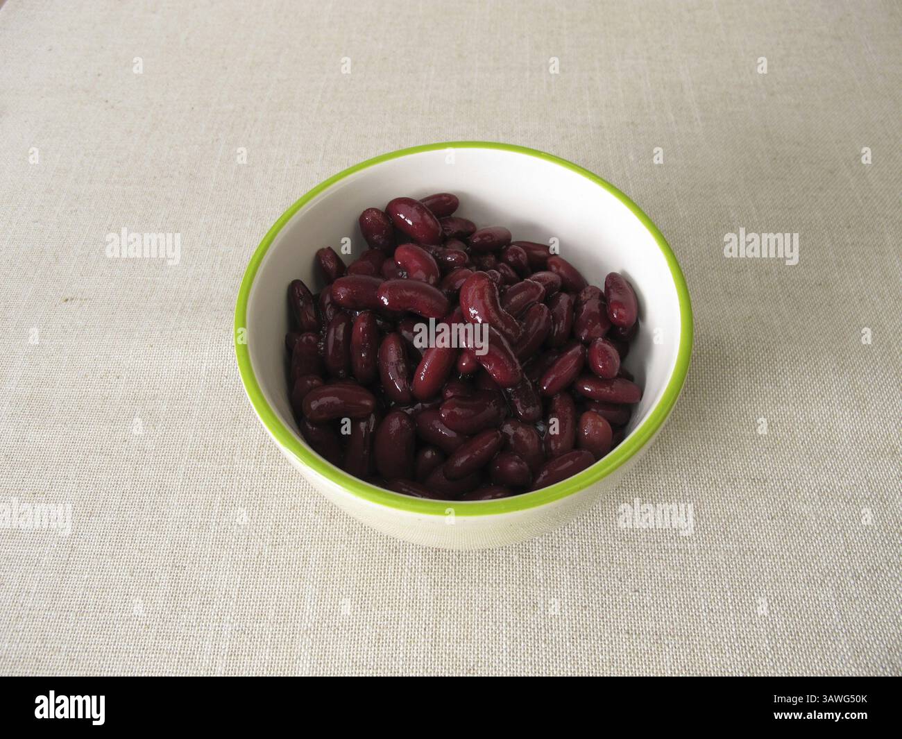 Haricots rouges cuits dans un bol Banque D'Images