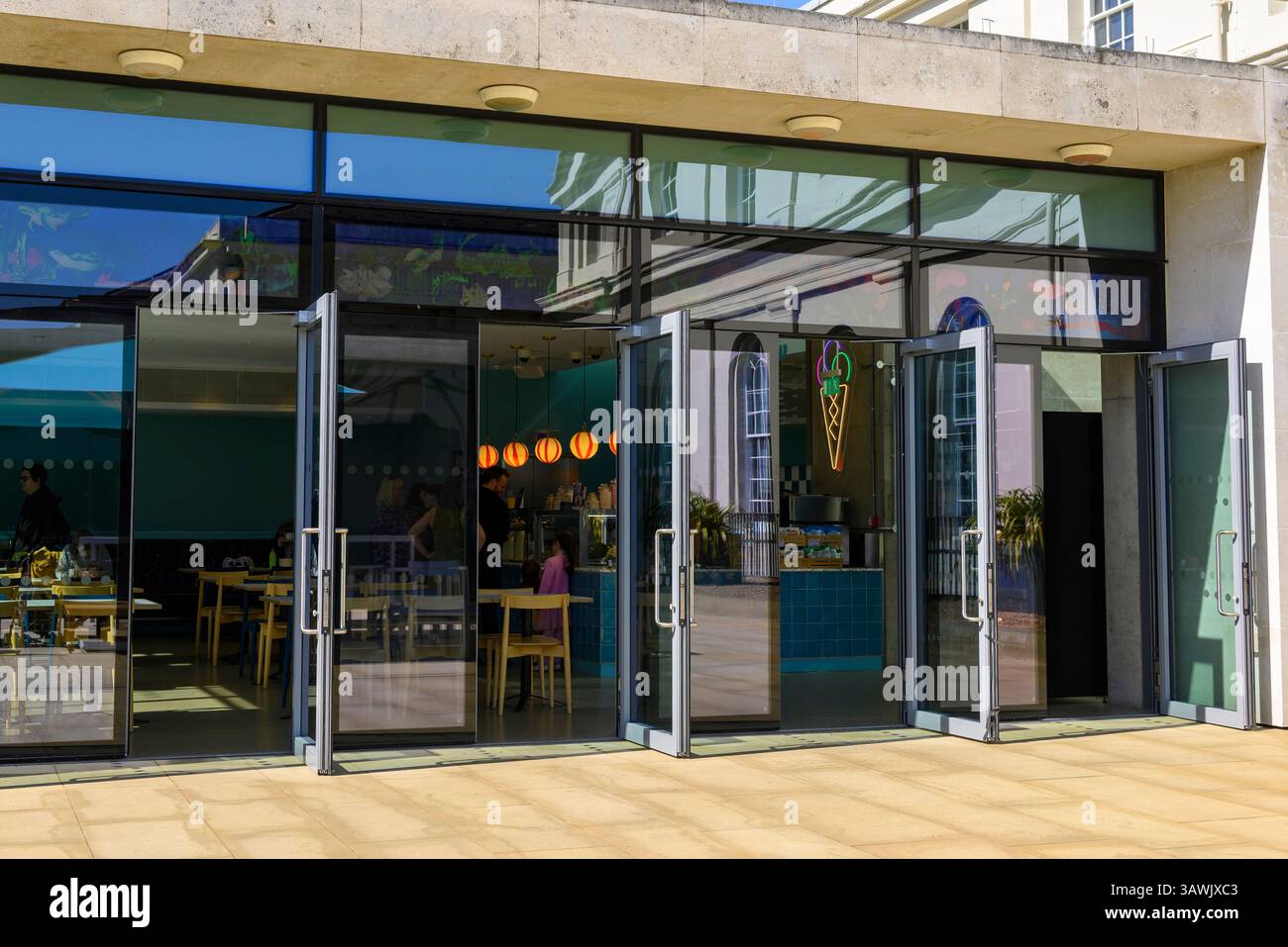 Café National maritime Museum sur la terrasse, Greenwich, Londres Banque D'Images