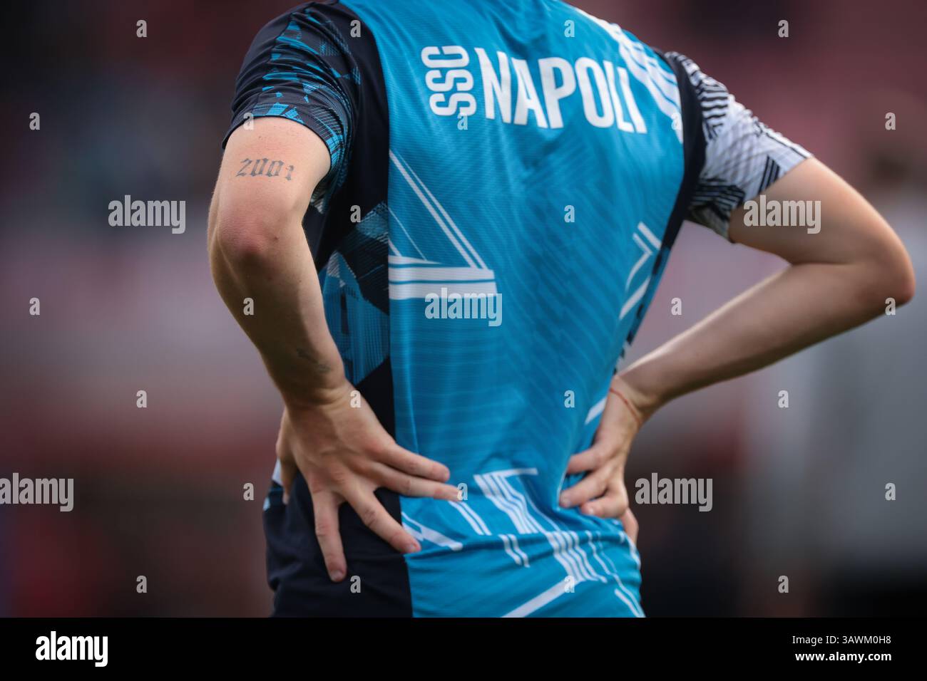 Monza, Italie. 19 avril 2025. Un tatouage portant l'année 2001 est vu sur le tricep de Billy Gilmour de SSC Napoli lors de l'échauffement avant le match AC Monza vs Napoli Serie A au U-Power Stadium, Monza. Le crédit photo devrait se lire : Jonathan Moscrop/Sportimage crédit : Sportimage Ltd/Alamy Live News Banque D'Images
