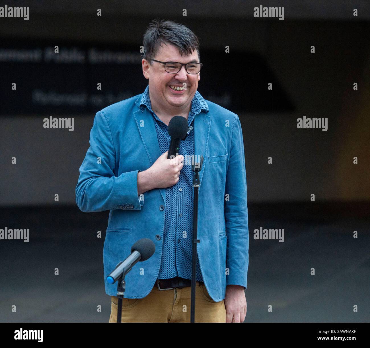 Festival Fringe d'Édimbourg. Graham Linehan show, devant le parlement écossais à Holyrood, Édimbourg, Écosse Banque D'Images