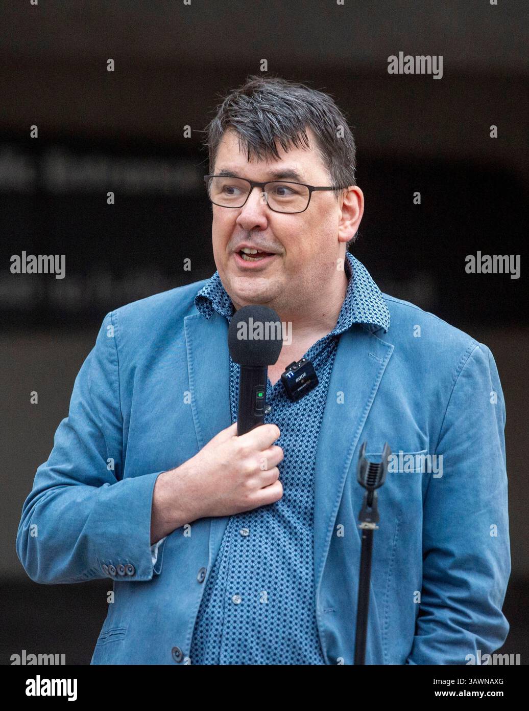 Festival Fringe d'Édimbourg. Graham Linehan show, devant le parlement écossais à Holyrood, Édimbourg, Écosse Banque D'Images