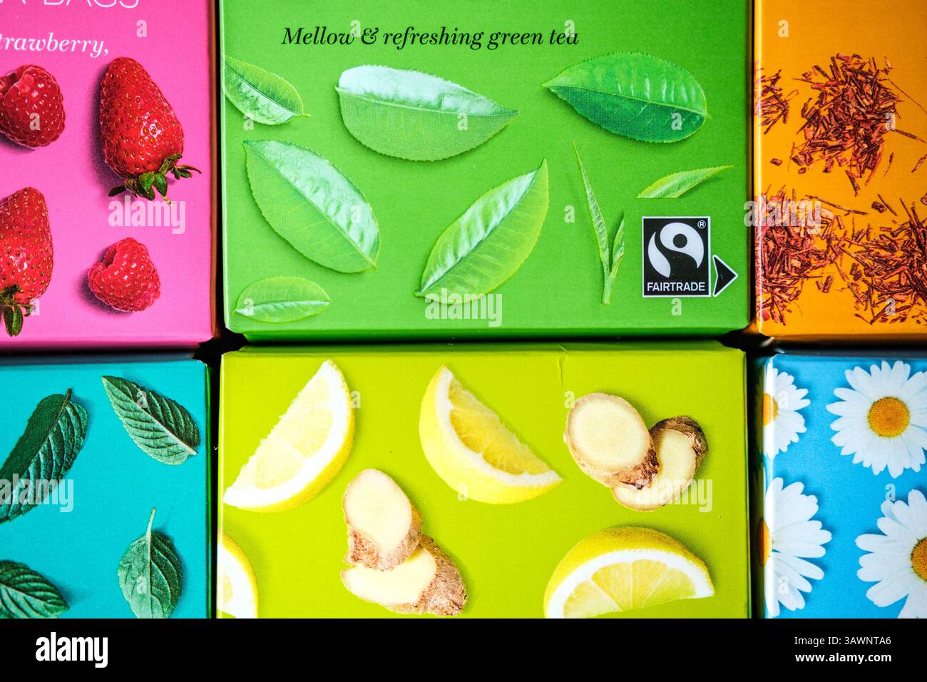 Londres Royaume-Uni, 20 avril 2025, Close Up Abstract of Marks and Spencer Herbal Tea Bags Packaging Artwork Design Banque D'Images