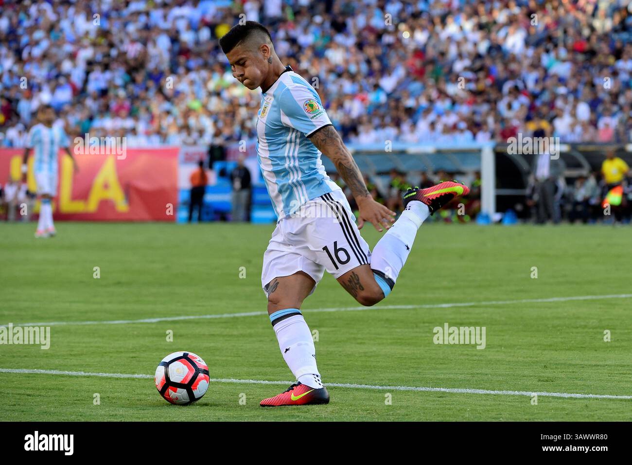 Samedi 18 juin 2016 : le défenseur argentin Marcos Rojo (16 ans) en action lors du match de quart de finale de Copa America Centenario entre l'Argentine et le Venezuela qui s'est tenu au stade Gillette à Foxborough, Massachusetts. L'Argentine bat le Venezuela 4-1. Eric Canha/CSM(image crédit : © Eric Canha/CSM via ZUMA Wire) Banque D'Images