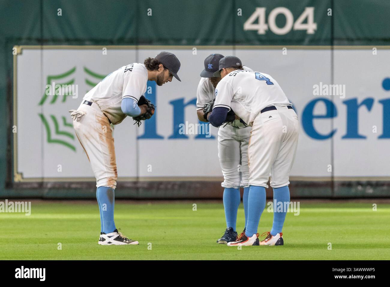 19 juin 2016 : Jake Marisnick (6 ans), Carlos Gomez (30 ans), et George Springer (4 ans), joueur de la ligue majeure de baseball entre les Reds de Cincinnati et les Astros de Houston, le jour de la fête des pères au minute Maid Park à Houston, Texas. Les Astros ont battu les Reds 6-0 Tim Warner/CSM (crédit image : © Tim Warner/CSM via ZUMA Wire) Banque D'Images