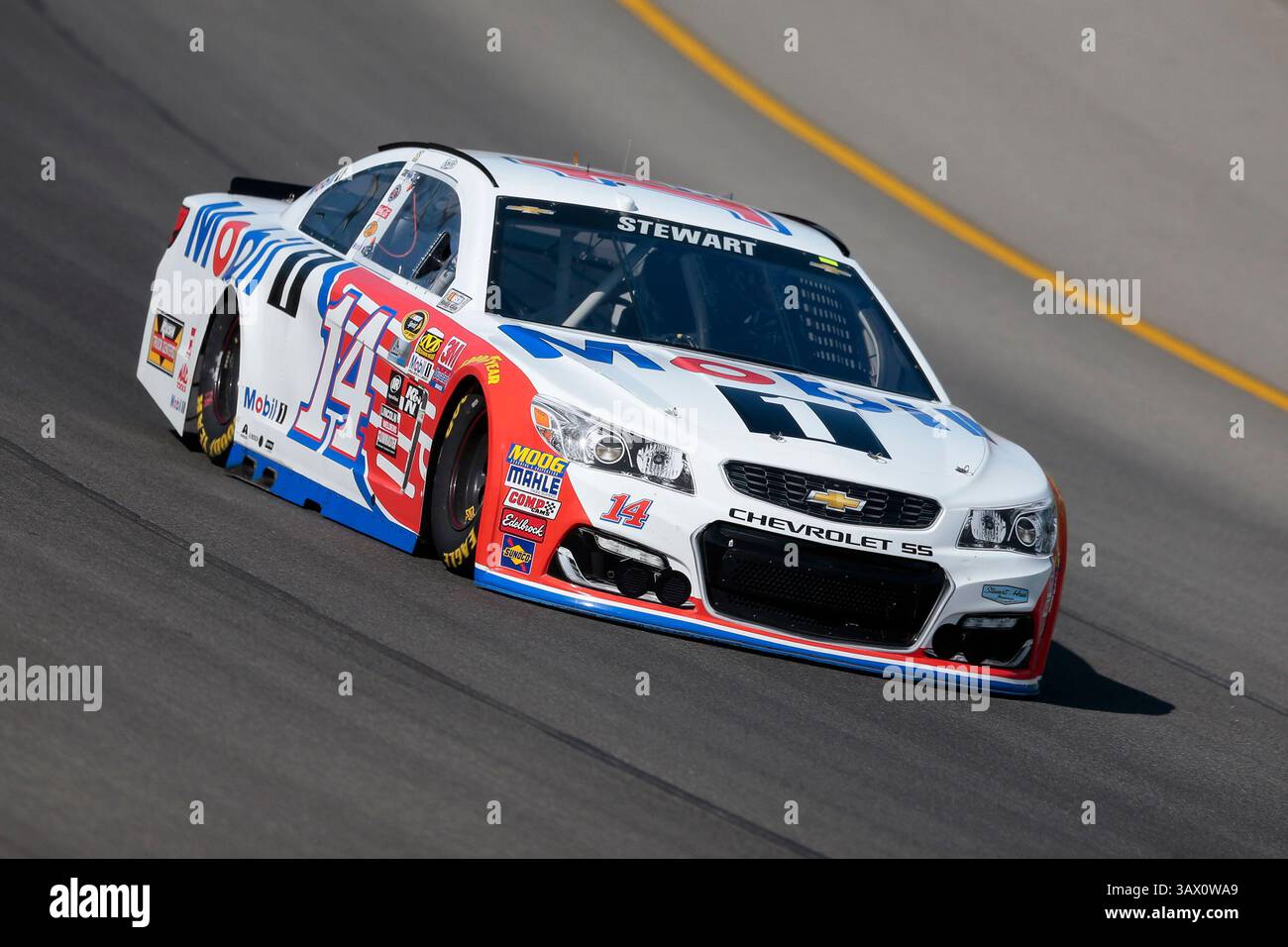 26 août 2016 - Brooklyn, mi, États-Unis - Brooklyn, mi - 26 août 2016 : Tony Stewart (14) amène sa voiture de course dans les virages lors du Pure Michigan 400 au Michigan International Speedway à Brooklyn, mi. (Image de crédit : © ; Chris R. Owens/Cal Sport Media via ZUMA Wire) Banque D'Images 26 août 2016 - Brooklyn, mi, États-Unis - Brooklyn, mi - 26 août 2016 : Tony Stewart (14) amène sa voiture de course dans les virages lors du Pure Michigan 400 au Michigan International Speedway à Brooklyn, mi. (Image de crédit : © ; Chris R. Owens/Cal Sport Media via ZUMA Wire) Banque D'Images
